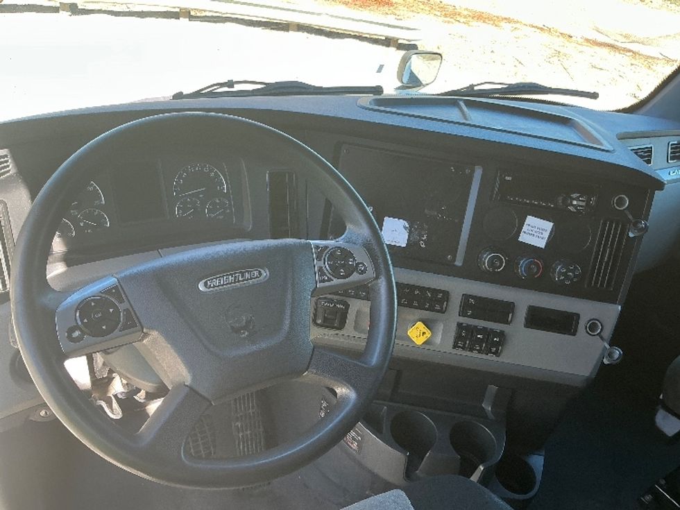 Sleeper Tractor-Heavy Duty Tractors-Freightliner-2021-T12664ST-Carson-CA-544,746\n\t\tmiles-$ 64,250 - Image 11