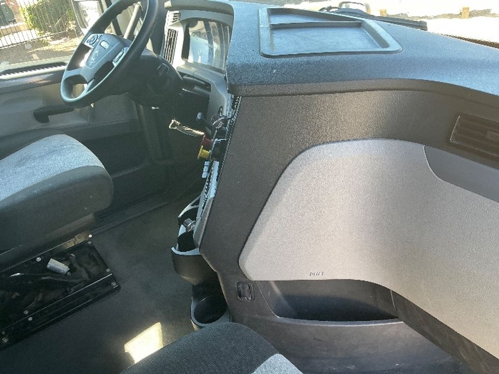 Sleeper Tractor-Heavy Duty Tractors-Freightliner-2021-T12664ST-Carson-CA-544,746\n\t\tmiles-$ 64,250 - Image 15