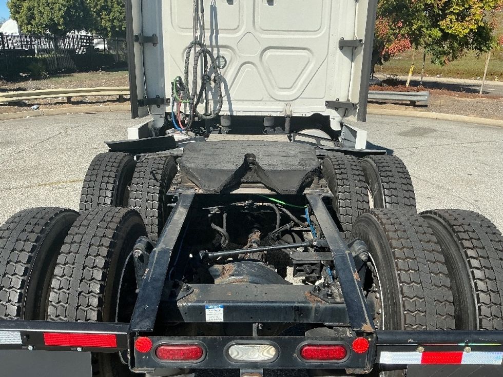 Sleeper Tractor-Heavy Duty Tractors-Freightliner-2021-T12664ST-Carson-CA-544,746\n\t\tmiles-$ 64,250 - Image 6