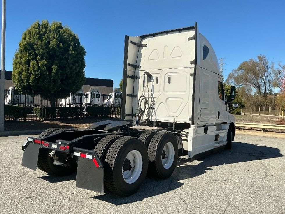 Sleeper Tractor-Heavy Duty Tractors-Freightliner-2021-T12664ST-Carson-CA-544,746\n\t\tmiles-$ 64,250 - Image 7