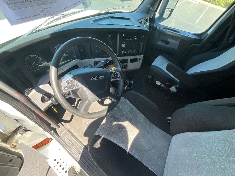 Sleeper Tractor-Heavy Duty Tractors-Freightliner-2021-T12664ST-Carson-CA-558,666\n\t\tmiles-$ 65,250 - Image 10