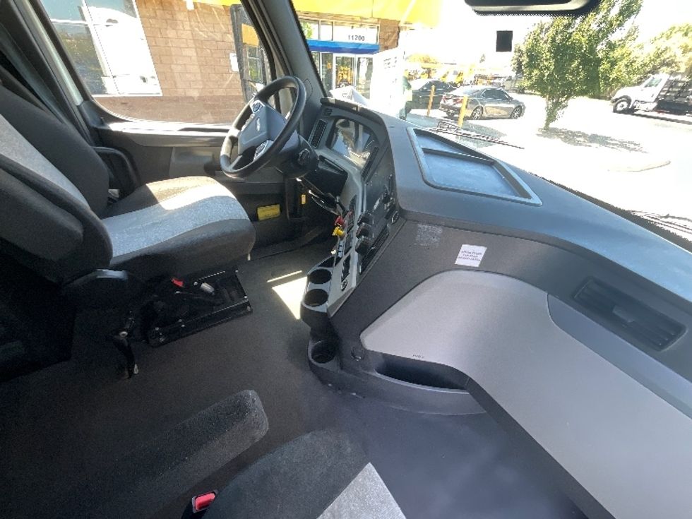 Sleeper Tractor-Heavy Duty Tractors-Freightliner-2021-T12664ST-Carson-CA-558,666\n\t\tmiles-$ 65,250 - Image 15