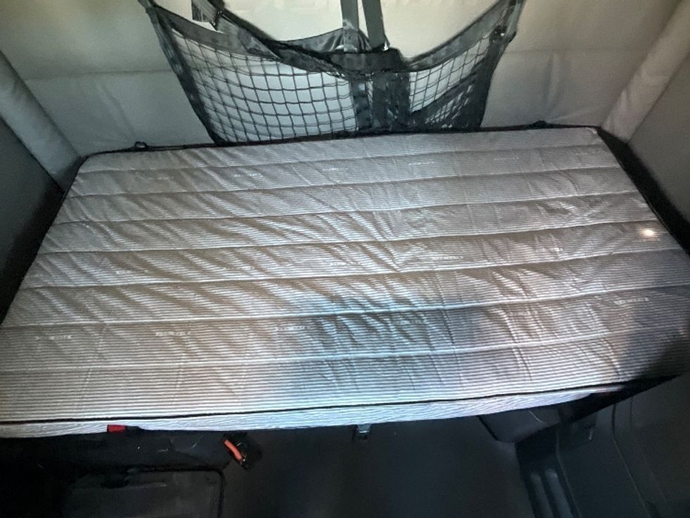 Sleeper Tractor-Heavy Duty Tractors-Freightliner-2021-T12664ST-Carson-CA-558,666\n\t\tmiles-$ 65,250 - Image 17