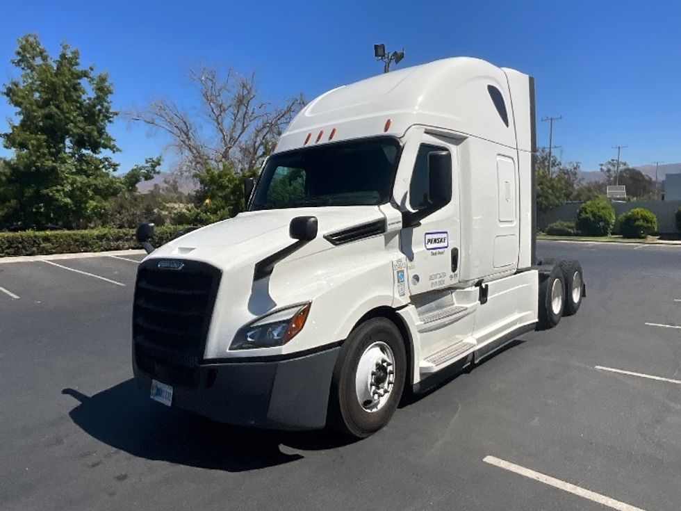 Sleeper Tractor-Heavy Duty Tractors-Freightliner-2021-T12664ST-Carson-CA-558,666\n\t\tmiles-$ 65,250 - Image 3