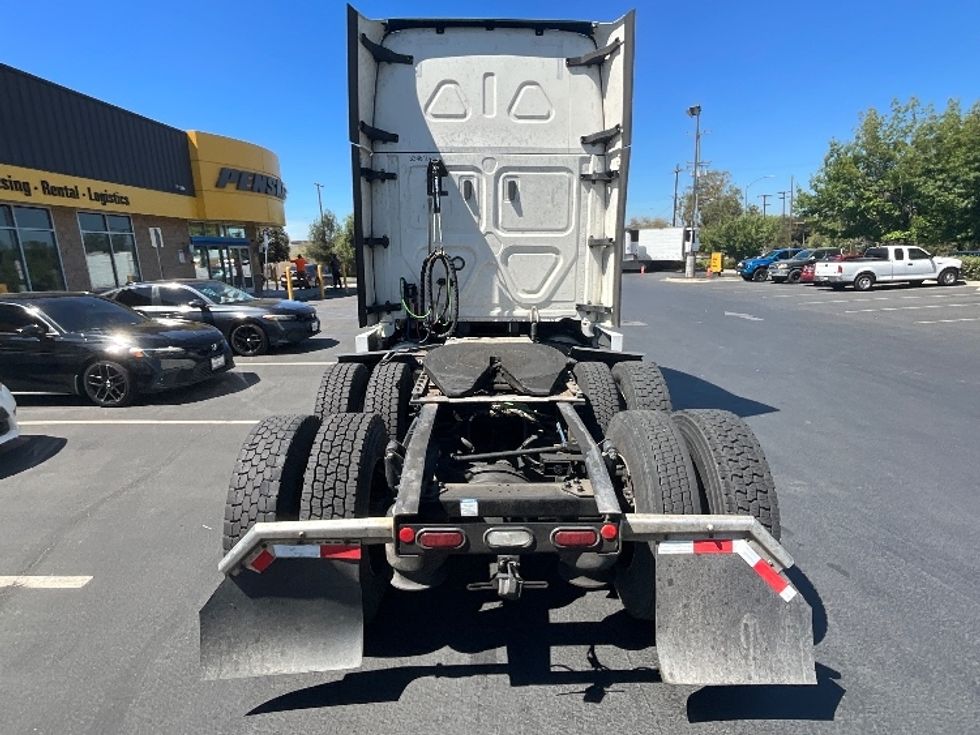 Sleeper Tractor-Heavy Duty Tractors-Freightliner-2021-T12664ST-Carson-CA-558,666\n\t\tmiles-$ 65,250 - Image 6