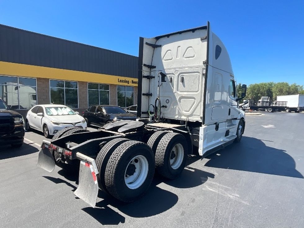 Sleeper Tractor-Heavy Duty Tractors-Freightliner-2021-T12664ST-Carson-CA-558,666\n\t\tmiles-$ 65,250 - Image 7