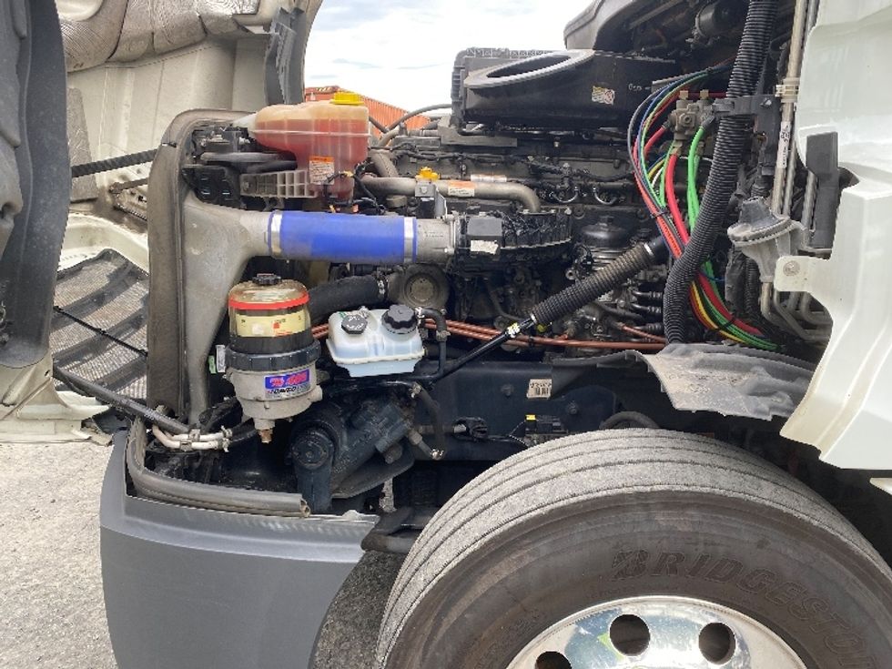 Sleeper Tractor-Heavy Duty Tractors-Freightliner-2021-T12664ST-Charlotte-NC-310,747\n\t\tmiles-$ 81,750 - Image 21