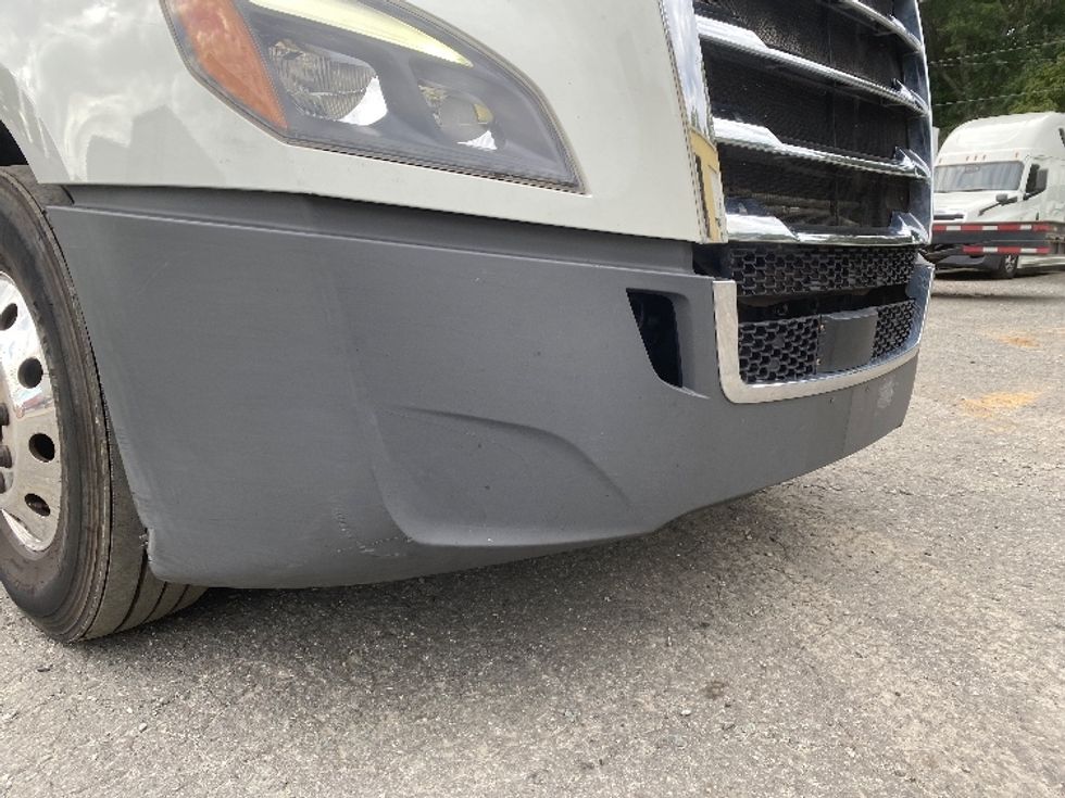 Sleeper Tractor-Heavy Duty Tractors-Freightliner-2021-T12664ST-Charlotte-NC-310,747\n\t\tmiles-$ 81,750 - Image 24