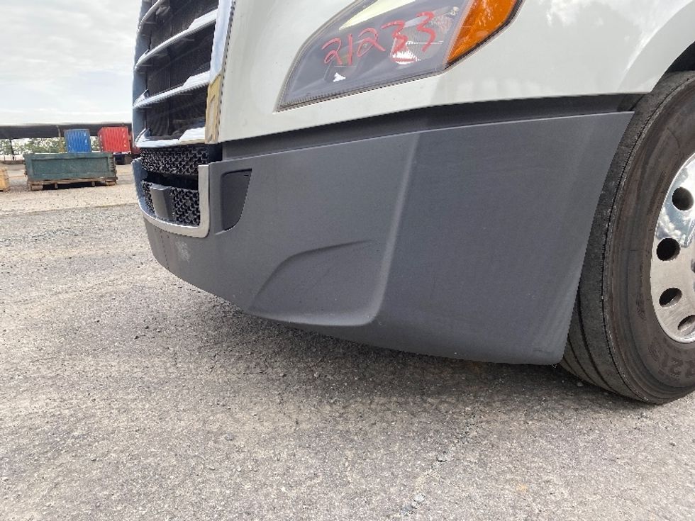 Sleeper Tractor-Heavy Duty Tractors-Freightliner-2021-T12664ST-Charlotte-NC-310,747\n\t\tmiles-$ 81,750 - Image 25