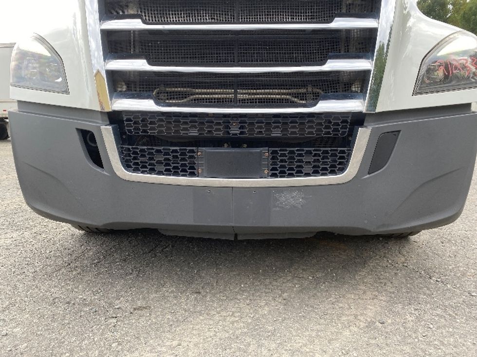 Sleeper Tractor-Heavy Duty Tractors-Freightliner-2021-T12664ST-Charlotte-NC-310,747\n\t\tmiles-$ 81,750 - Image 26