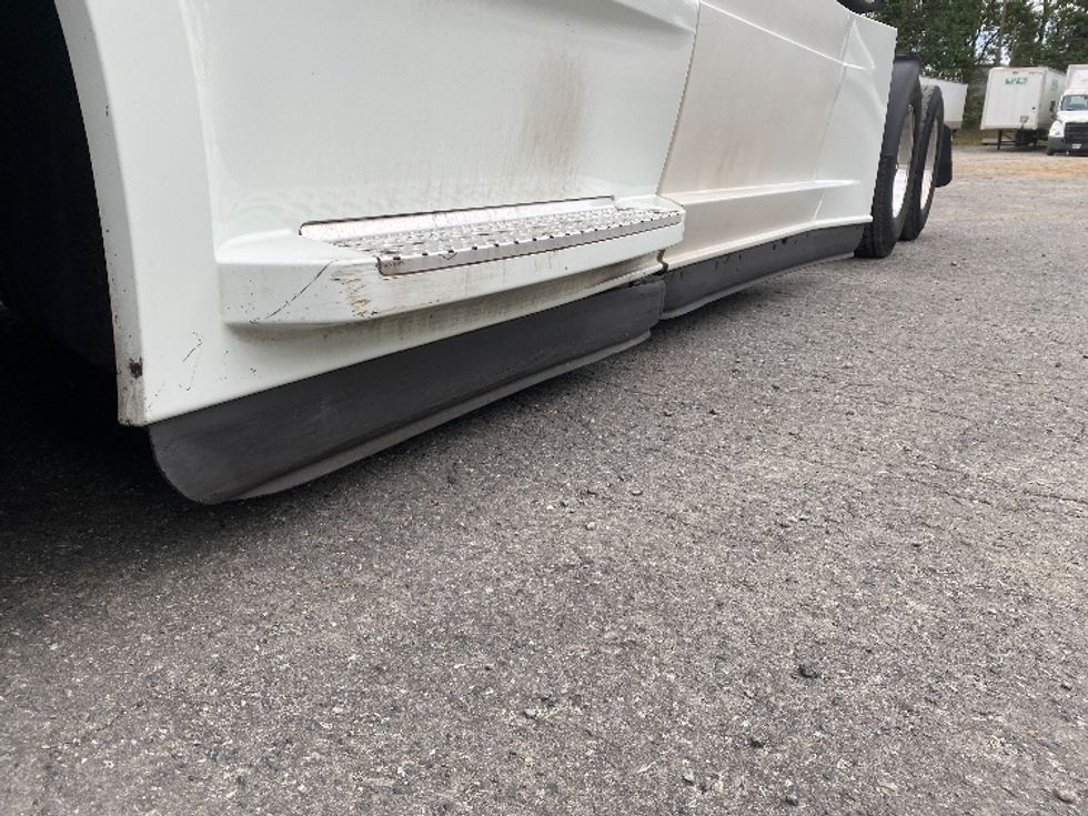Sleeper Tractor-Heavy Duty Tractors-Freightliner-2021-T12664ST-Charlotte-NC-310,747\n\t\tmiles-$ 81,750 - Image 27