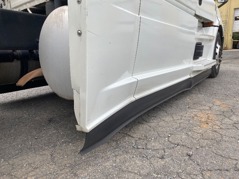 Sleeper Tractor-Heavy Duty Tractors-Freightliner-2021-T12664ST-Charlotte-NC-310,747\n\t\tmiles-$ 81,750 - Image 28