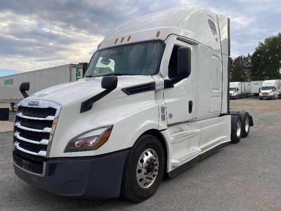 Sleeper Tractor-Heavy Duty Tractors-Freightliner-2021-T12664ST-Charlotte-NC-310,747\n\t\tmiles-$ 81,750 - Image 3