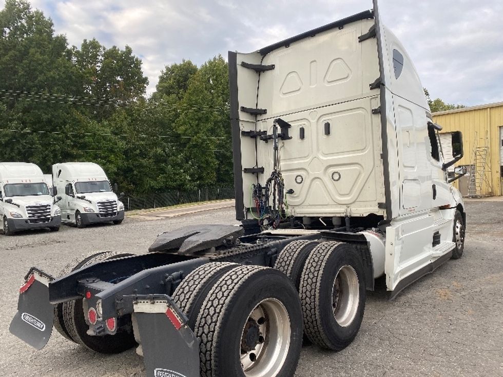 Sleeper Tractor-Heavy Duty Tractors-Freightliner-2021-T12664ST-Charlotte-NC-310,747\n\t\tmiles-$ 81,750 - Image 7
