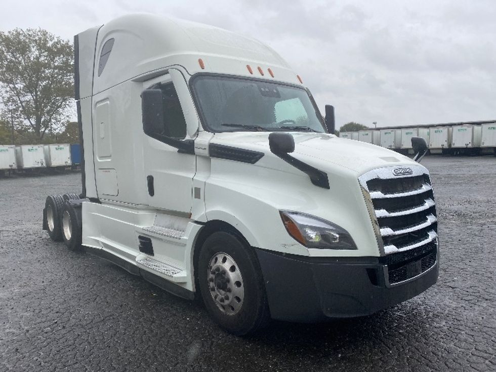 Sleeper Tractor-Heavy Duty Tractors-Freightliner-2021-T12664ST-Charlotte-NC-321,642\n\t\tmiles-$ 80,250 - Image 1