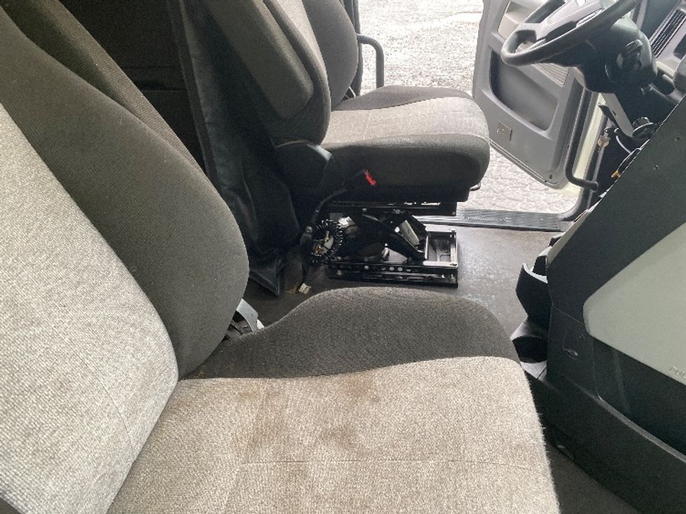 Sleeper Tractor-Heavy Duty Tractors-Freightliner-2021-T12664ST-Charlotte-NC-321,642\n\t\tmiles-$ 80,250 - Image 15