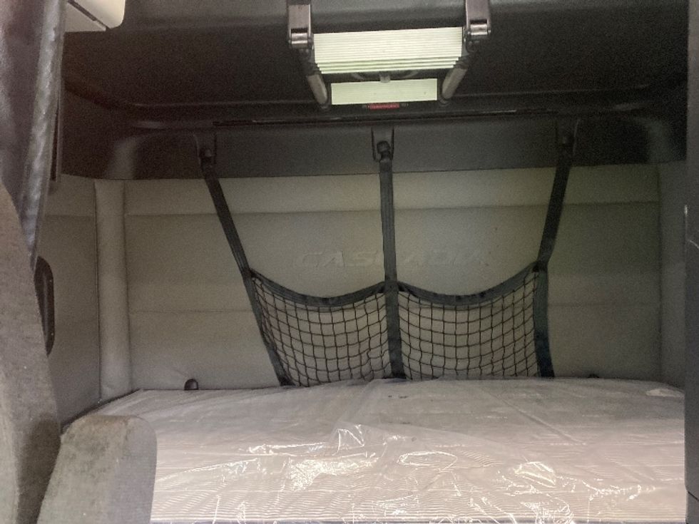 Sleeper Tractor-Heavy Duty Tractors-Freightliner-2021-T12664ST-Charlotte-NC-321,642\n\t\tmiles-$ 80,250 - Image 16