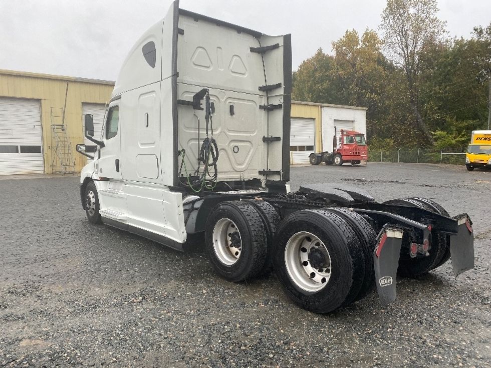 Sleeper Tractor-Heavy Duty Tractors-Freightliner-2021-T12664ST-Charlotte-NC-321,642\n\t\tmiles-$ 80,250 - Image 5