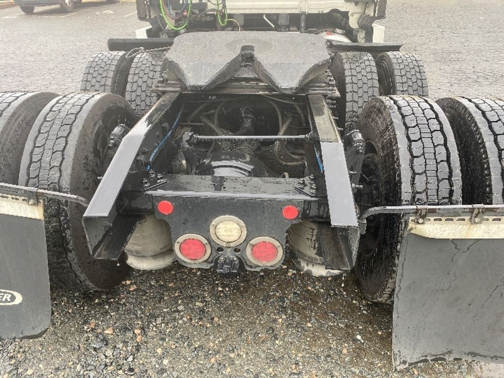 Sleeper Tractor-Heavy Duty Tractors-Freightliner-2021-T12664ST-Charlotte-NC-321,642\n\t\tmiles-$ 80,250 - Image 6