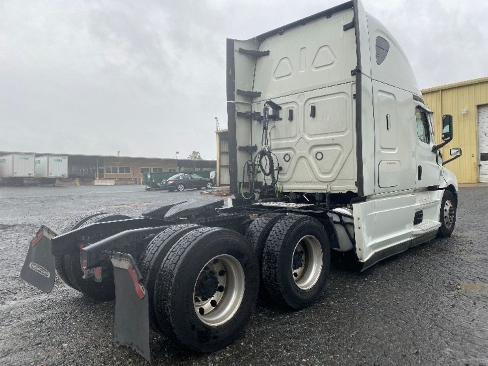 Sleeper Tractor-Heavy Duty Tractors-Freightliner-2021-T12664ST-Charlotte-NC-321,642\n\t\tmiles-$ 80,250 - Image 7