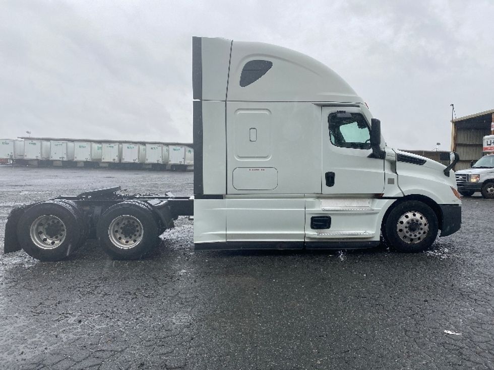 Sleeper Tractor-Heavy Duty Tractors-Freightliner-2021-T12664ST-Charlotte-NC-321,642\n\t\tmiles-$ 80,250 - Image 8