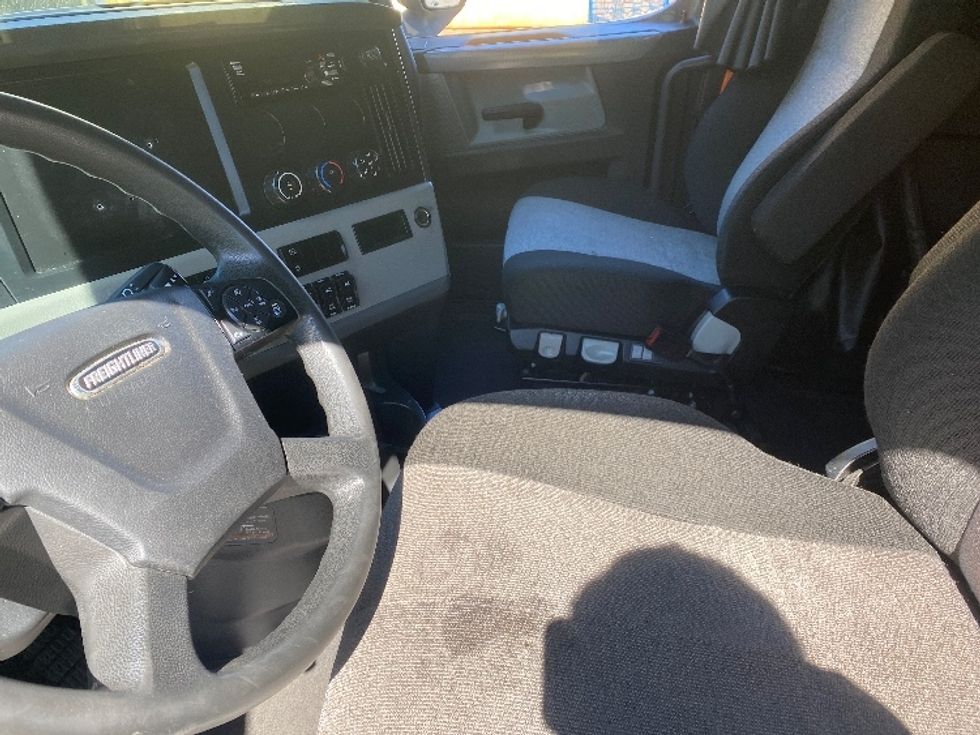 Sleeper Tractor-Heavy Duty Tractors-Freightliner-2021-T12664ST-Charlotte-NC-349,573\n\t\tmiles-$ 79,500 - Image 10