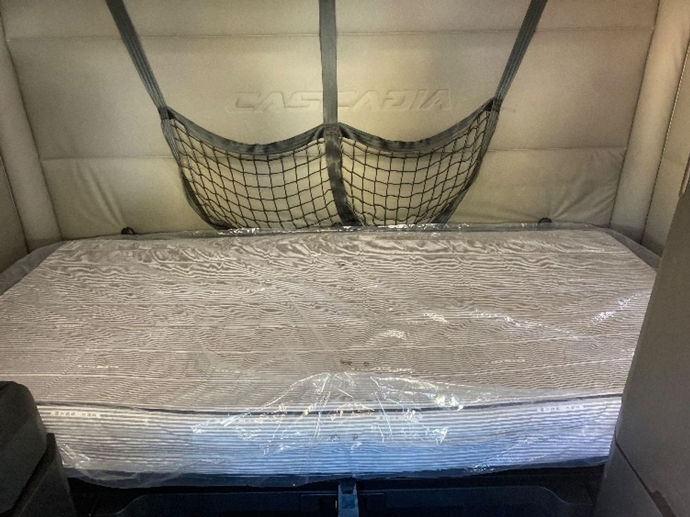 Sleeper Tractor-Heavy Duty Tractors-Freightliner-2021-T12664ST-Charlotte-NC-349,573\n\t\tmiles-$ 79,500 - Image 16