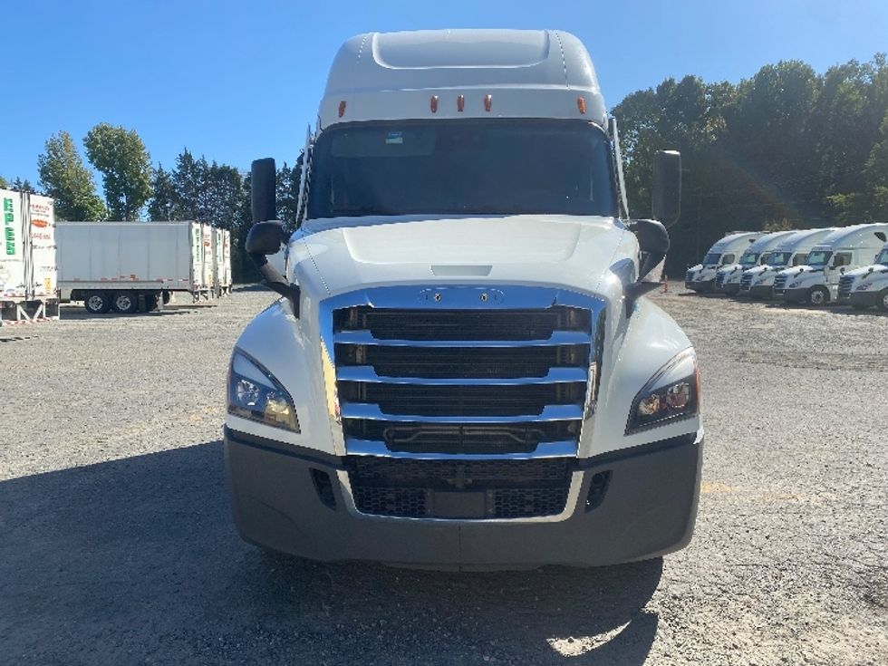 Sleeper Tractor-Heavy Duty Tractors-Freightliner-2021-T12664ST-Charlotte-NC-349,573\n\t\tmiles-$ 79,500 - Image 2