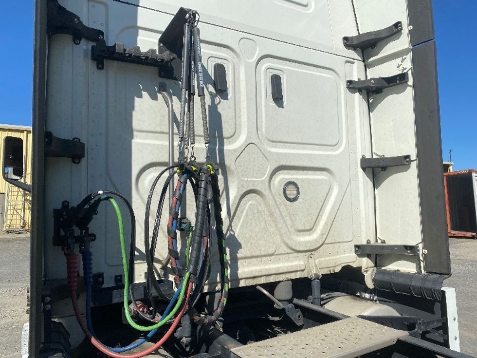 Sleeper Tractor-Heavy Duty Tractors-Freightliner-2021-T12664ST-Charlotte-NC-349,573\n\t\tmiles-$ 79,500 - Image 22