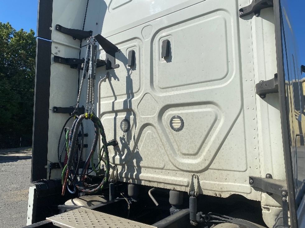 Sleeper Tractor-Heavy Duty Tractors-Freightliner-2021-T12664ST-Charlotte-NC-349,573\n\t\tmiles-$ 79,500 - Image 23