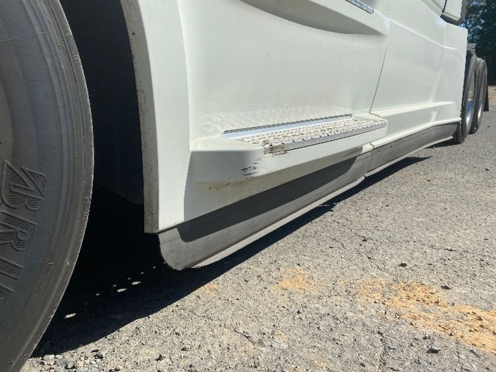 Sleeper Tractor-Heavy Duty Tractors-Freightliner-2021-T12664ST-Charlotte-NC-349,573\n\t\tmiles-$ 79,500 - Image 27