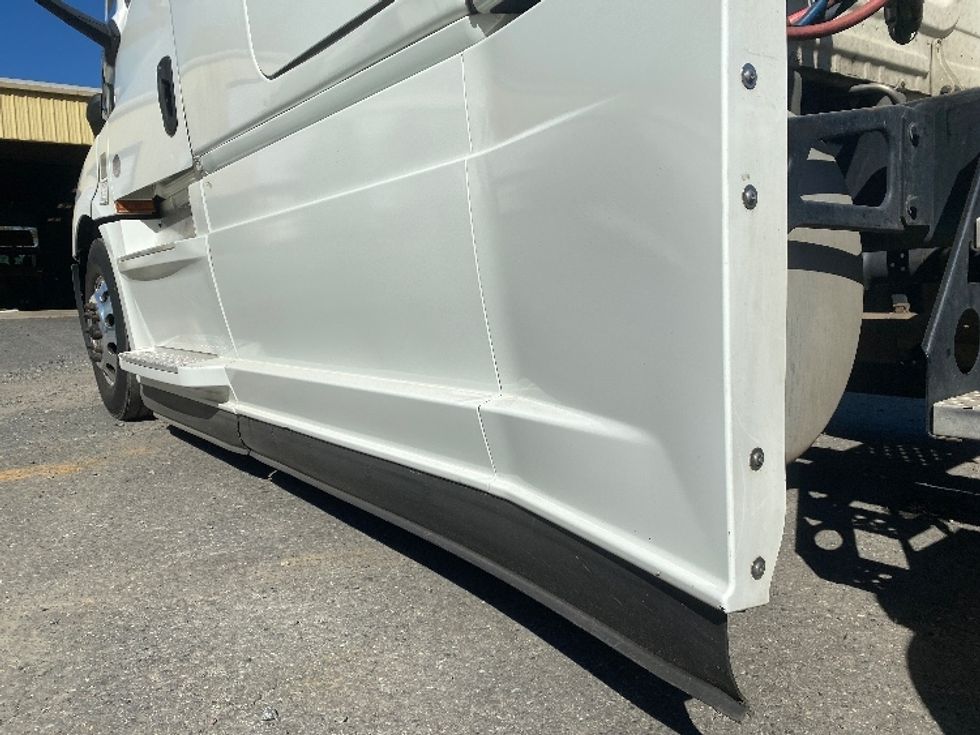 Sleeper Tractor-Heavy Duty Tractors-Freightliner-2021-T12664ST-Charlotte-NC-349,573\n\t\tmiles-$ 79,500 - Image 28