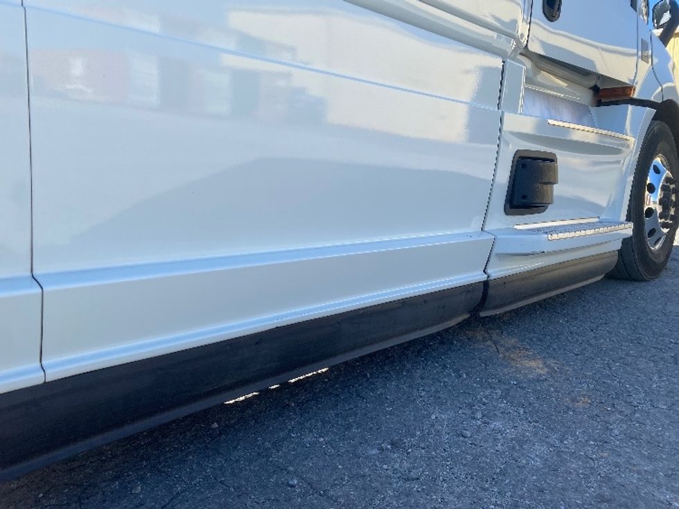 Sleeper Tractor-Heavy Duty Tractors-Freightliner-2021-T12664ST-Charlotte-NC-349,573\n\t\tmiles-$ 79,500 - Image 29