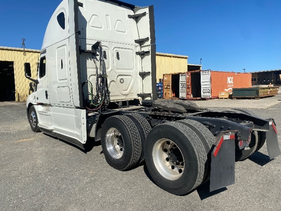 Sleeper Tractor-Heavy Duty Tractors-Freightliner-2021-T12664ST-Charlotte-NC-349,573\n\t\tmiles-$ 79,500 - Image 5