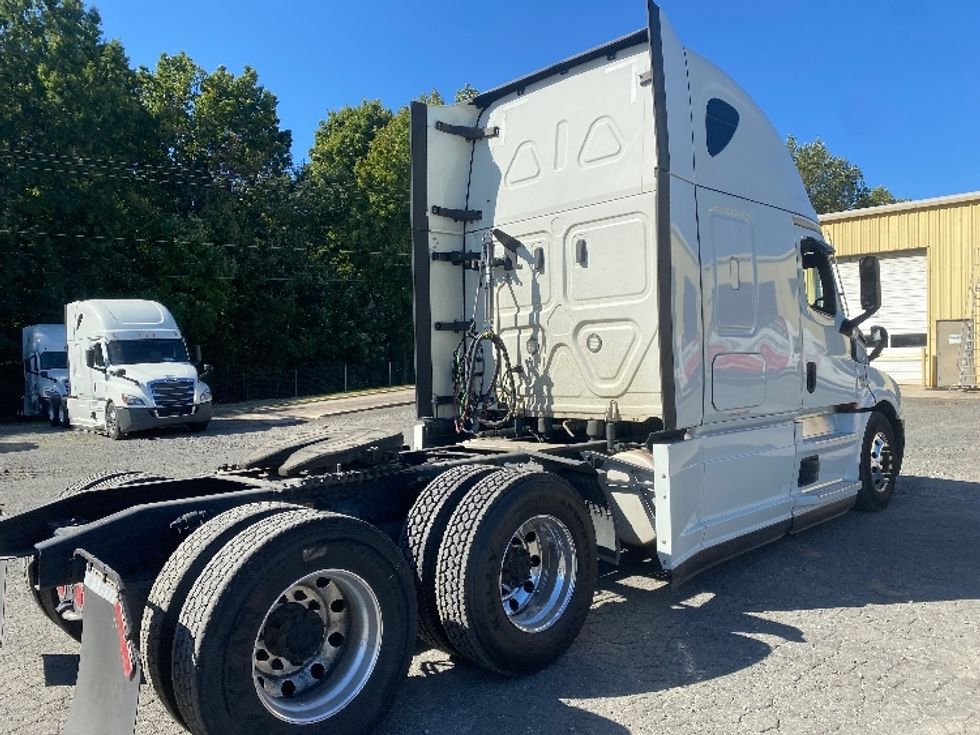 Sleeper Tractor-Heavy Duty Tractors-Freightliner-2021-T12664ST-Charlotte-NC-349,573\n\t\tmiles-$ 79,500 - Image 7