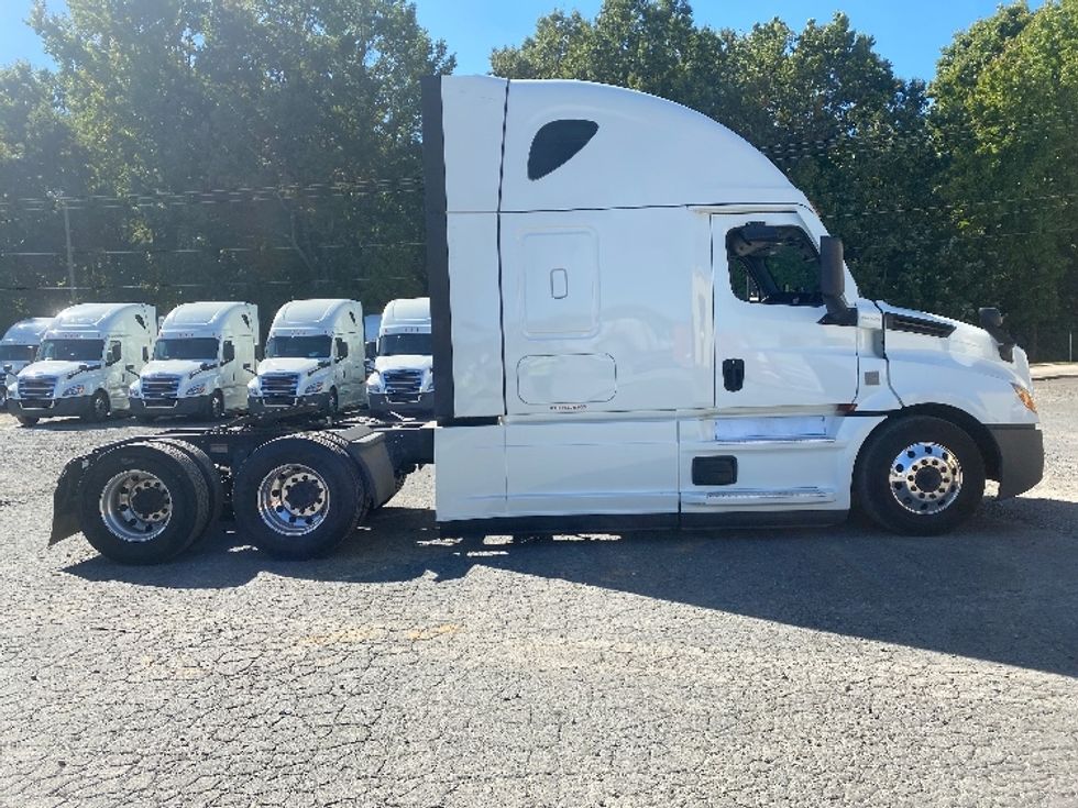 Sleeper Tractor-Heavy Duty Tractors-Freightliner-2021-T12664ST-Charlotte-NC-349,573\n\t\tmiles-$ 79,500 - Image 8