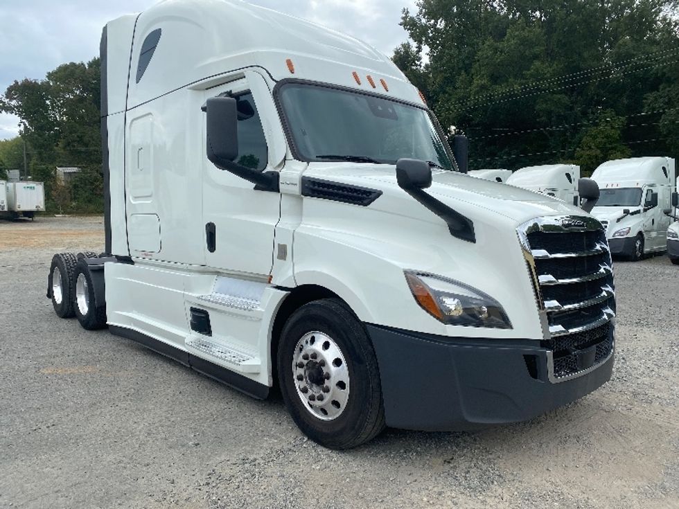 Sleeper Tractor-Heavy Duty Tractors-Freightliner-2021-T12664ST-Charlotte-NC-363,782\n\t\tmiles-$ 77,500 - Image 1