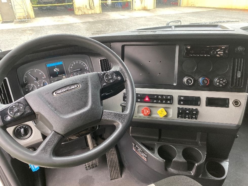 Sleeper Tractor-Heavy Duty Tractors-Freightliner-2021-T12664ST-Charlotte-NC-363,782\n\t\tmiles-$ 77,500 - Image 11