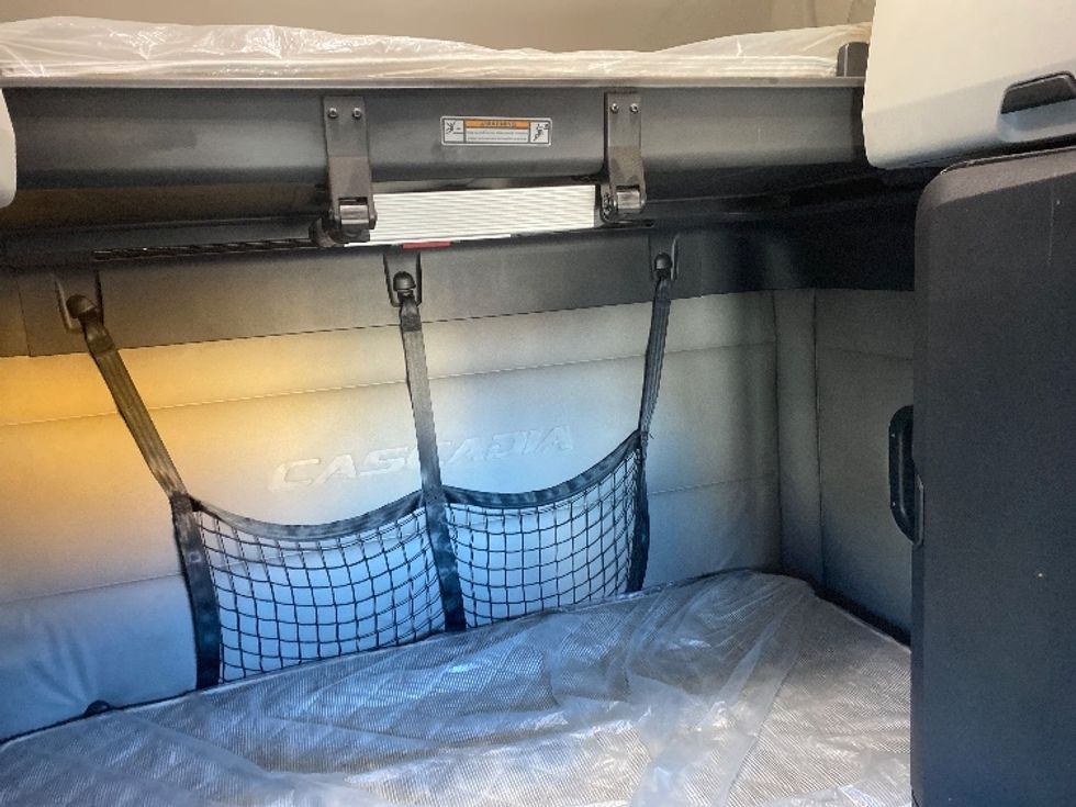 Sleeper Tractor-Heavy Duty Tractors-Freightliner-2021-T12664ST-Charlotte-NC-363,782\n\t\tmiles-$ 77,500 - Image 16