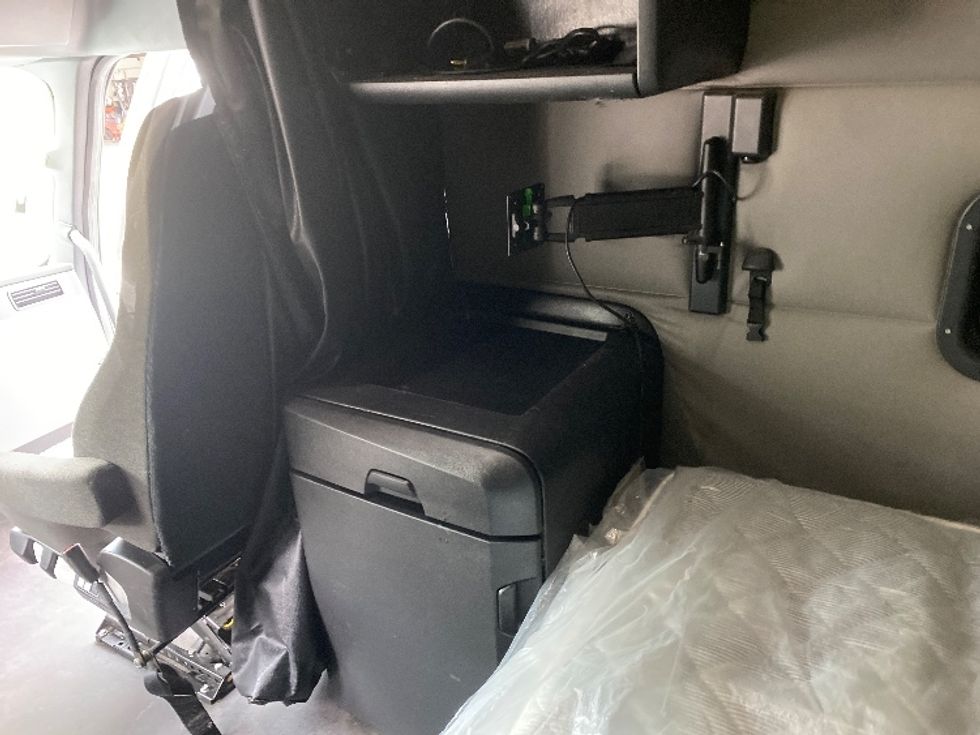 Sleeper Tractor-Heavy Duty Tractors-Freightliner-2021-T12664ST-Charlotte-NC-363,782\n\t\tmiles-$ 77,500 - Image 19