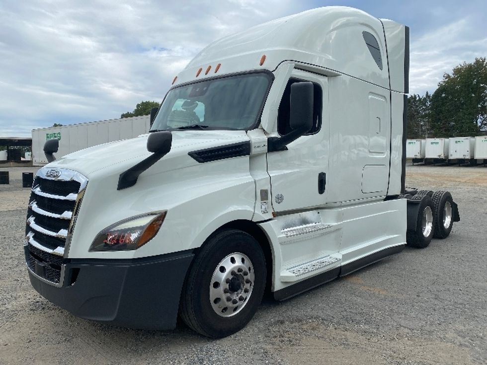 Sleeper Tractor-Heavy Duty Tractors-Freightliner-2021-T12664ST-Charlotte-NC-363,782\n\t\tmiles-$ 77,500 - Image 3