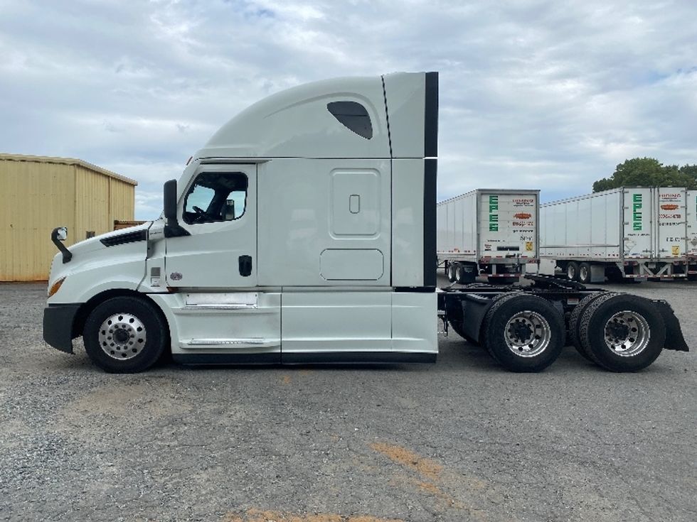 Sleeper Tractor-Heavy Duty Tractors-Freightliner-2021-T12664ST-Charlotte-NC-363,782\n\t\tmiles-$ 77,500 - Image 4