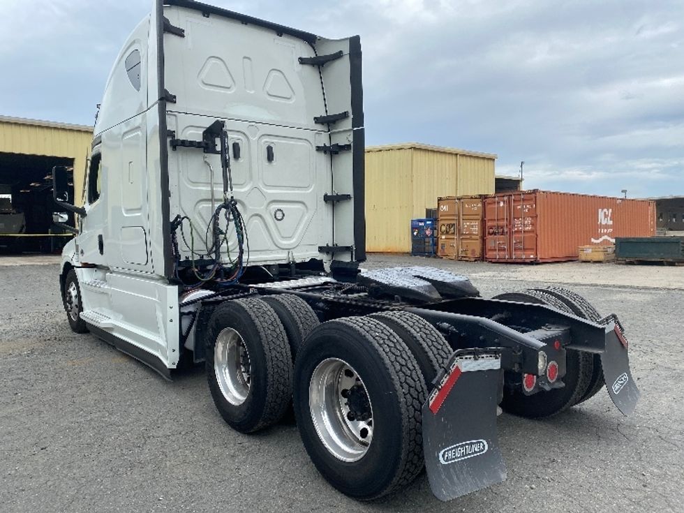 Sleeper Tractor-Heavy Duty Tractors-Freightliner-2021-T12664ST-Charlotte-NC-363,782\n\t\tmiles-$ 77,500 - Image 5
