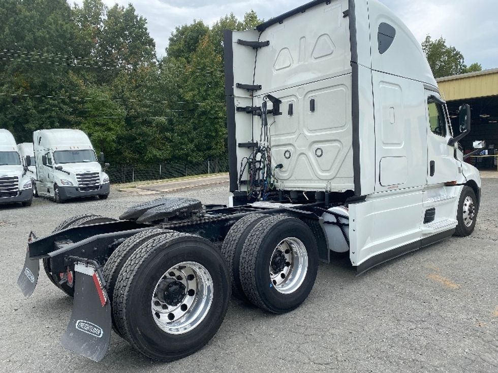 Sleeper Tractor-Heavy Duty Tractors-Freightliner-2021-T12664ST-Charlotte-NC-363,782\n\t\tmiles-$ 77,500 - Image 7