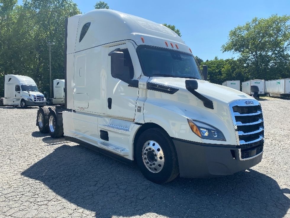 Sleeper Tractor-Heavy Duty Tractors-Freightliner-2021-T12664ST-Charlotte-NC-367,294\n\t\tmiles-$ 78,250 - Image 1