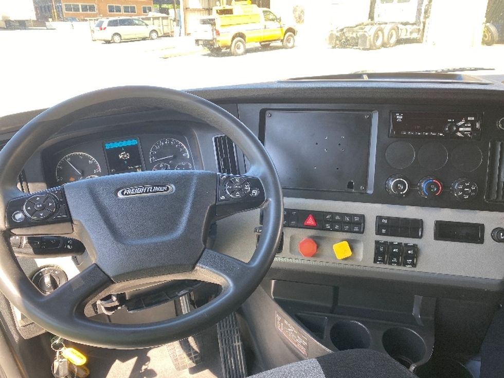 Sleeper Tractor-Heavy Duty Tractors-Freightliner-2021-T12664ST-Charlotte-NC-367,294\n\t\tmiles-$ 78,250 - Image 11