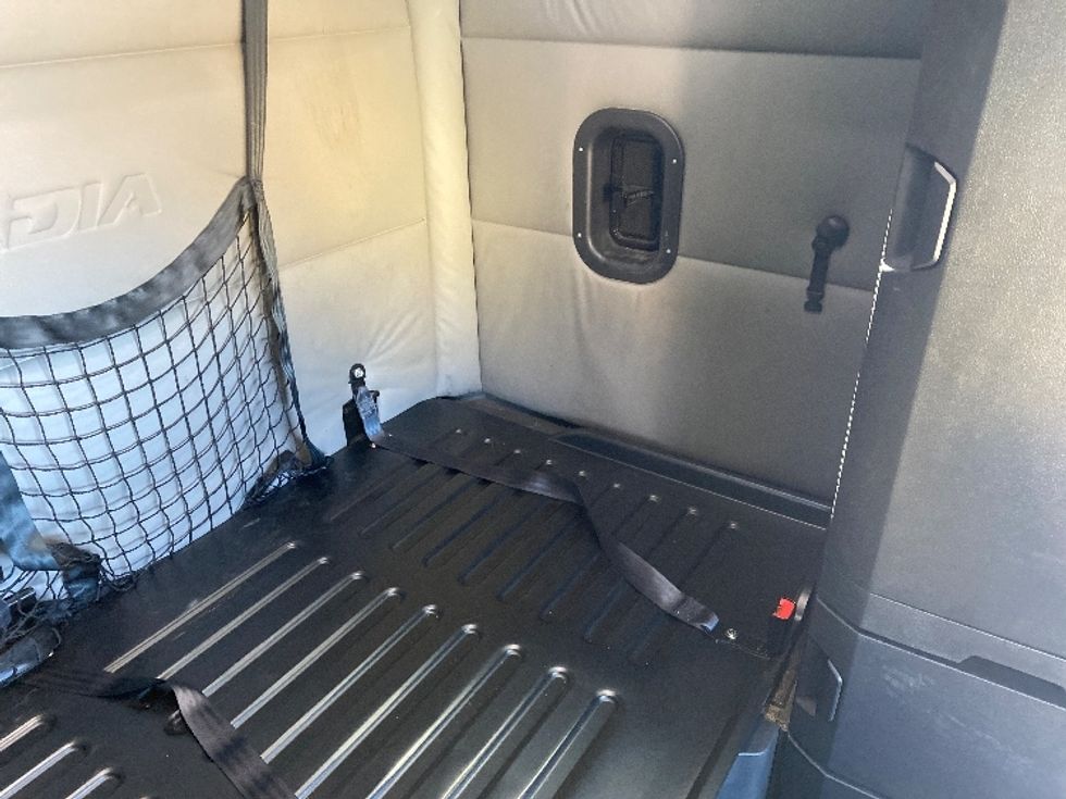 Sleeper Tractor-Heavy Duty Tractors-Freightliner-2021-T12664ST-Charlotte-NC-367,294\n\t\tmiles-$ 78,250 - Image 17