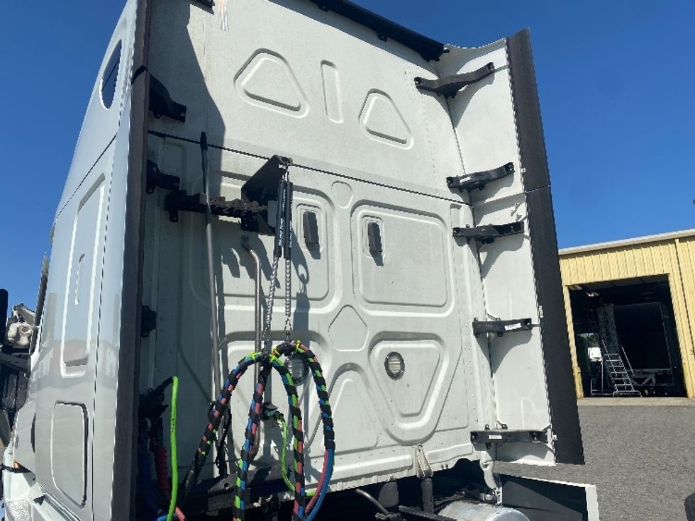 Sleeper Tractor-Heavy Duty Tractors-Freightliner-2021-T12664ST-Charlotte-NC-367,294\n\t\tmiles-$ 78,250 - Image 22