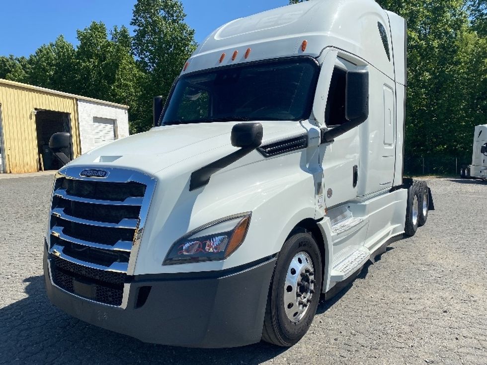 Sleeper Tractor-Heavy Duty Tractors-Freightliner-2021-T12664ST-Charlotte-NC-367,294\n\t\tmiles-$ 78,250 - Image 3