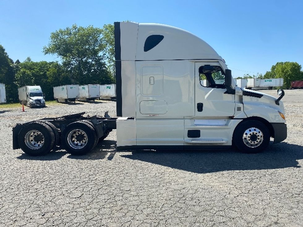 Sleeper Tractor-Heavy Duty Tractors-Freightliner-2021-T12664ST-Charlotte-NC-367,294\n\t\tmiles-$ 78,250 - Image 8